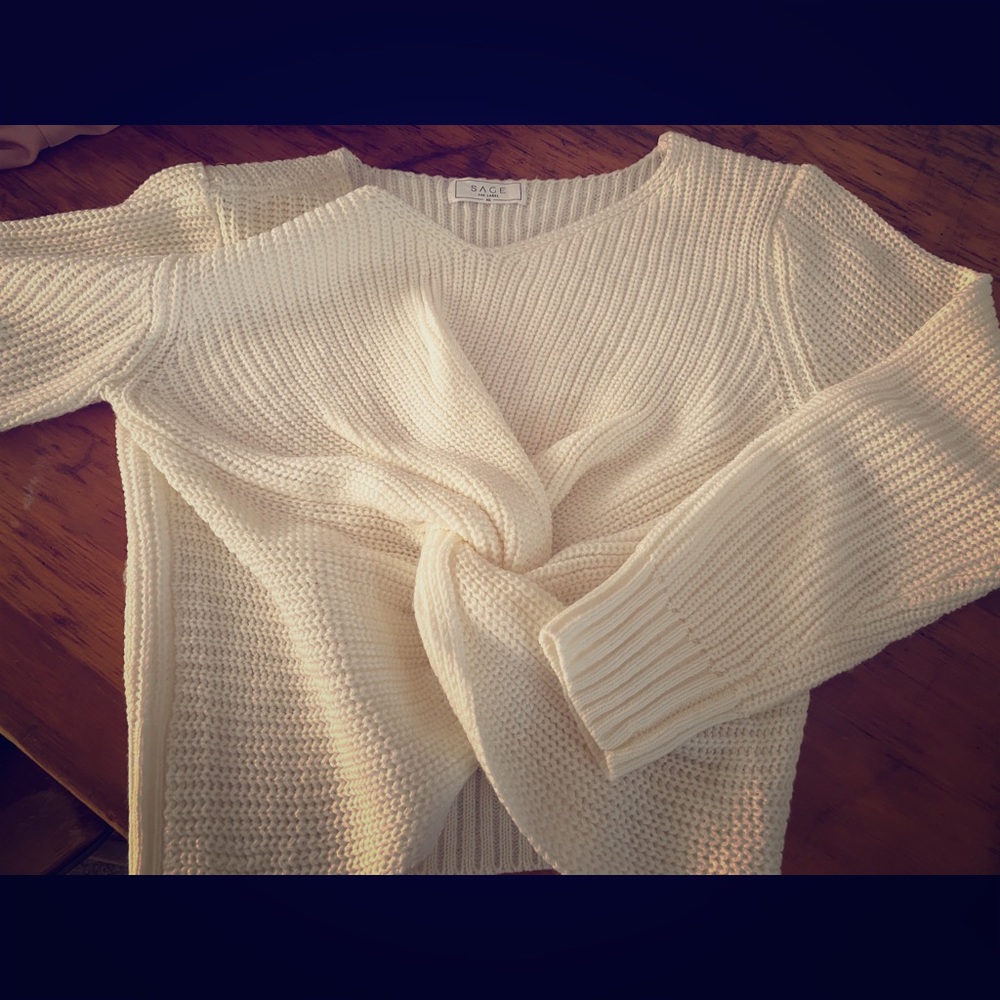 NWOT cream knit crop sweater w knot front design